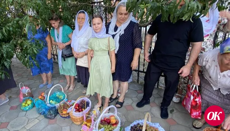 Сотни прихожан сегодня пришли в Покровский собор города Кропоткина на праздник Преображения Господне