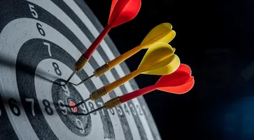 https://ognikubani.ru/wp-content/uploads/2023/03/darts-arrows-in-the-target-center-business-concept