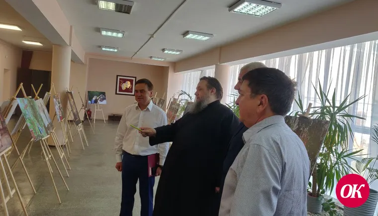 В городском доме культуры, духовенство Кавказского района организовало передвижную фотовыставку