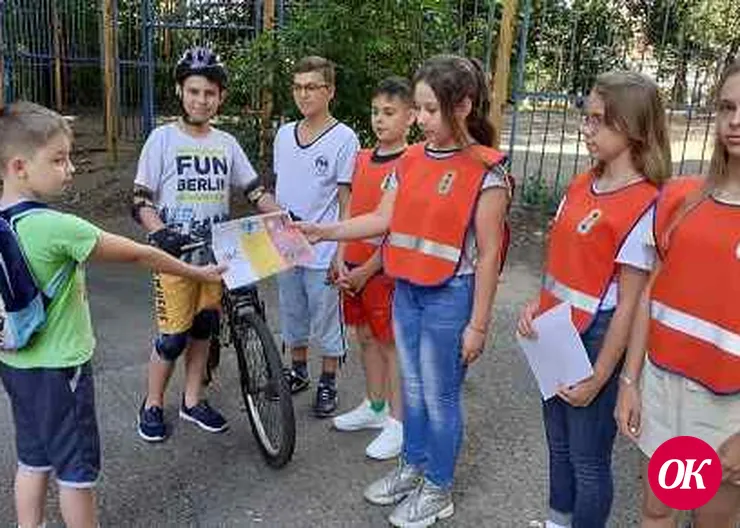 В Кавказском районе полицейские и отряд ЮИД провели для юных велосипедистов мастер-класс по изучению Правил дорожного движения