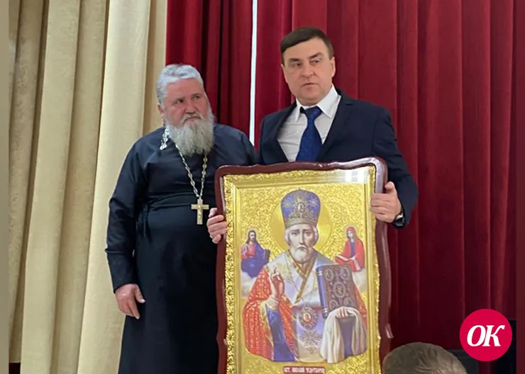 На открытой отчетной сессии Привольного сельского поселения депутаты отметили большой вклад края и сельхозпредприятия им. «Сады Мичурина» в благоустройство центра хутора