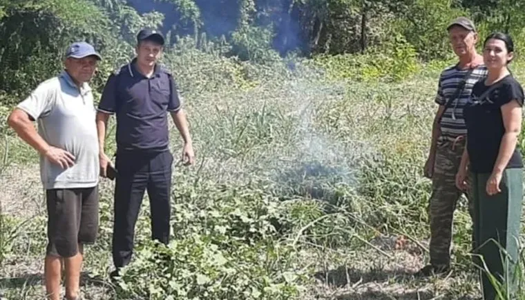 В Кавказском районе полицейские выявляют очаги дикорастущей конопли В