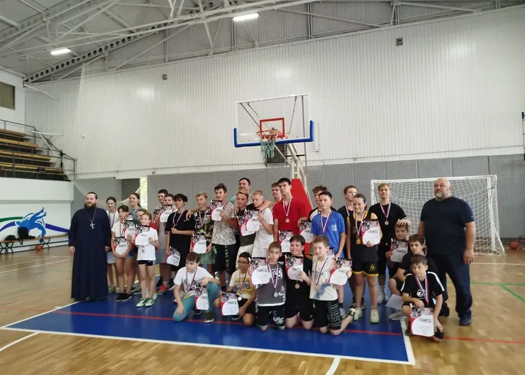 В Кропоткине играют в православный баскетбол