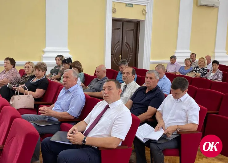 Совет района уходит на депутатские каникулы и выборы