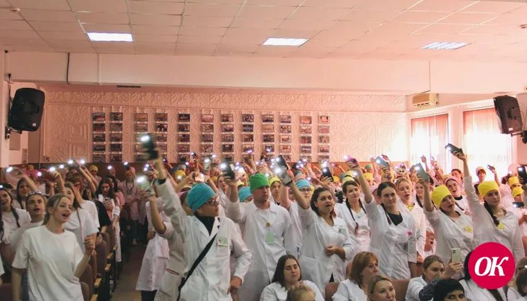 Первокурсников Кропоткинского медицинского колледжа посвятили в студенты
