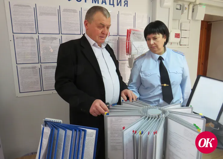 В Кавказском районе инспекторы ОВМ и общественники провели мастер-класс в рамках акции «Госуслуги — это просто!»