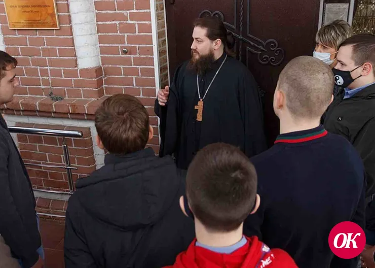 Священнослужители Покровского собора встретились со студенческой молодежью
