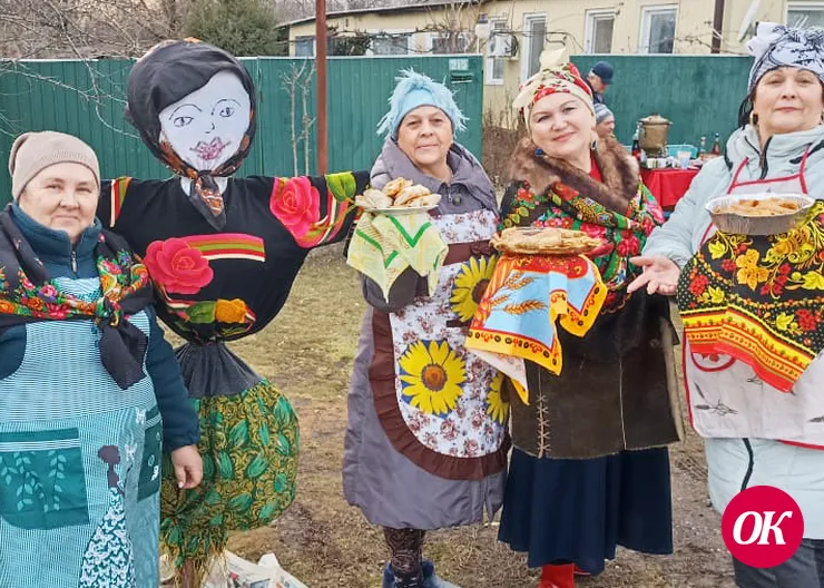 Жители улицы Октябрьской поселка Мирского с огоньком проводили Масленицу