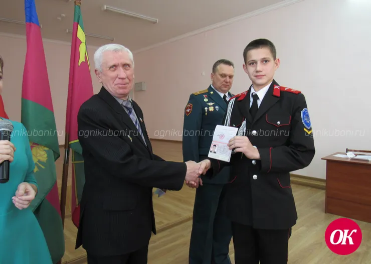 В Кавказском районе полицейскими и общественниками проведена торжественная выдача паспортов юным гражданам города
