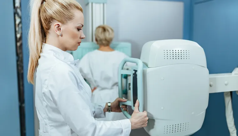 https://ognikubani.ru/wp-content/uploads/2023/03/female-doctor-taking-xray-of-a-patient-in-examination-room-at-the-hospital