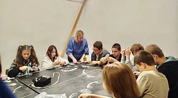 photo_5452054567152908256_y