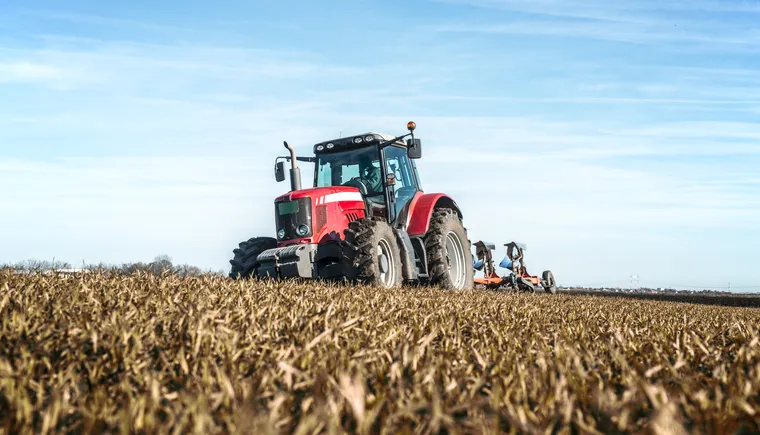 https://ognikubani.ru/wp-content/uploads/2023/03/tractor-agricultural-machine-cultivating-field
