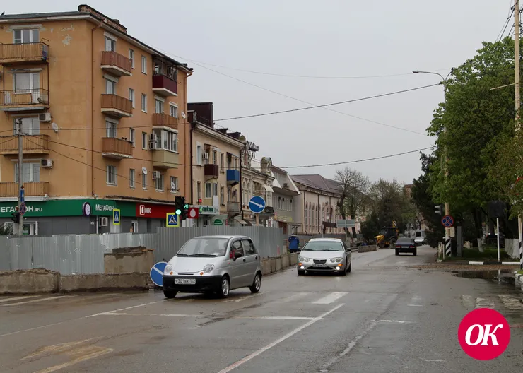 В Кропоткине на ул.Красной на участке дороги после ремонта коллектора открыто движение