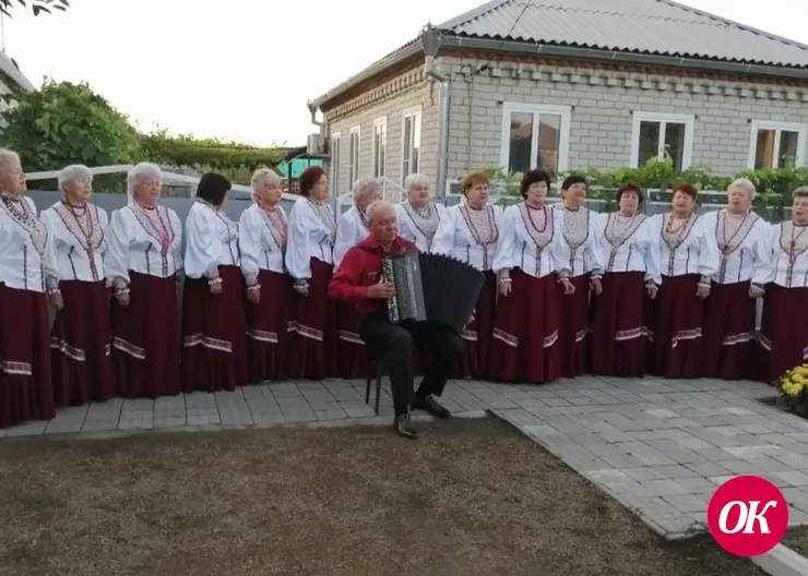 Участницы казачьего хора выступили в станице Дмитриевской