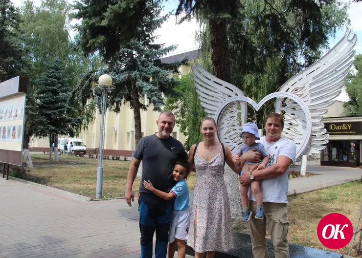 В Кропоткине на площади у Дома культуры установили новый арт-объект «Были бы крылья»