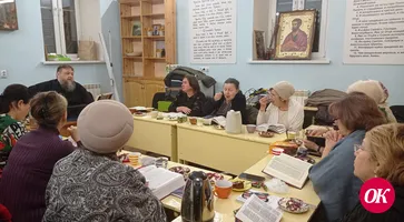 В Покровском соборе за чаепитием состоялась очередная еженедельная встреча в клубе «Панагия» по изучению Священного Писания