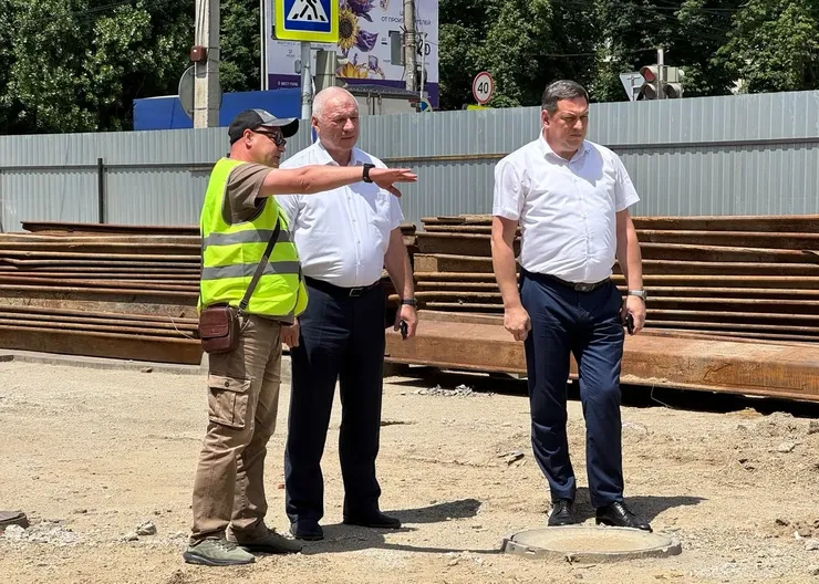 Глава района Юрий Ханин сегодня осмотрел основные стройки Кропоткина