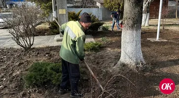 В станице Кавказской благоустраивают клумбы. Уже пора!