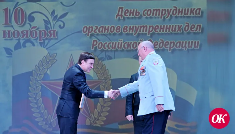 <strong>Сотрудникам полиции вручили награды и присвоили очередные звания в честь профессионального праздника</strong>