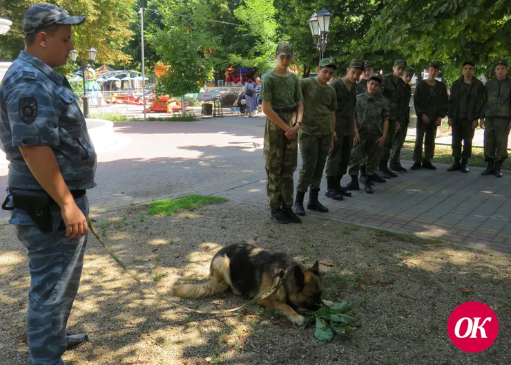 В рамках акции «Каникулы с Общественным советом» кубанские школьники встречаются с полицейскими-кинологами