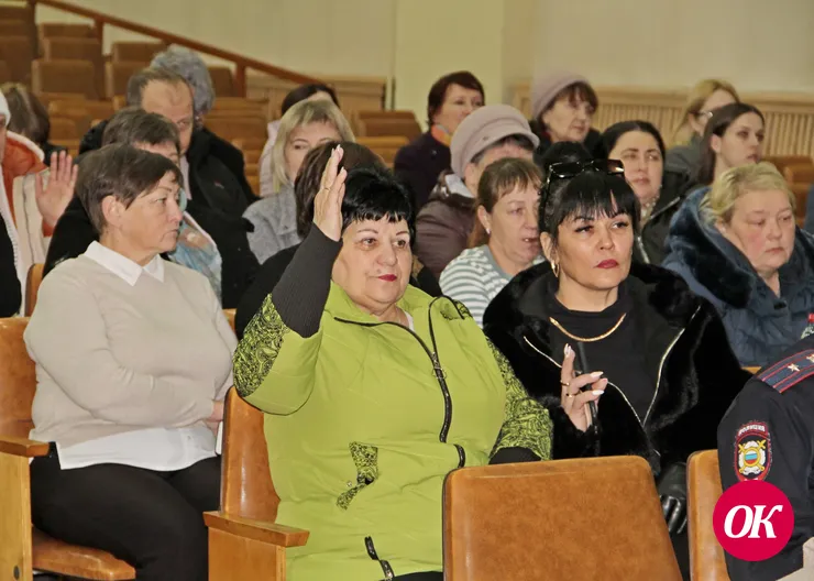 Глава поселения им.М.Горького отчитался о работе перед депутатами и населением