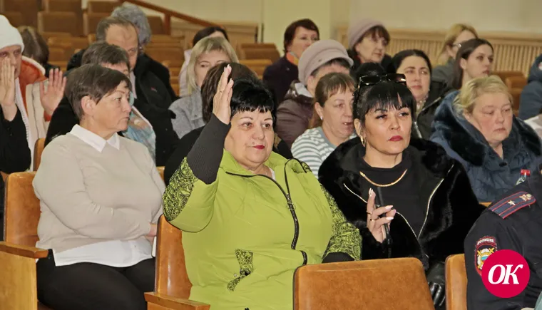 Глава поселения им.М.Горького отчитался о работе перед депутатами и населением