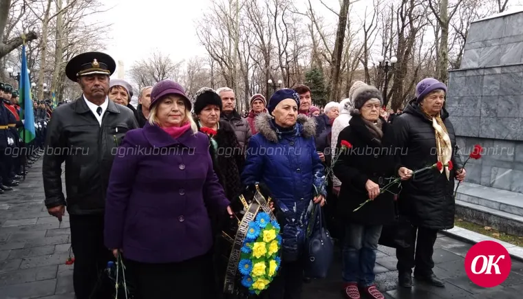 Делегация из 24 человек Кавказской районной организации ветеранов приехала в День Героев Отечества в Новороссийск