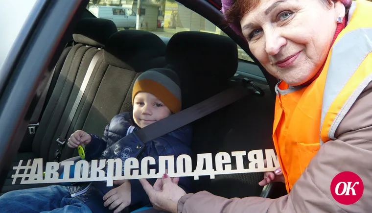 Госавтоинспекторы Кавказского района с активистами из патруля «серебряный возраст» подключились к краевой акции «Автокресло — детям!»