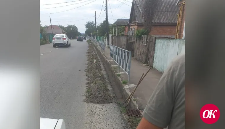 В преддверии дождливого сезона в Кропоткине чистят ливневки