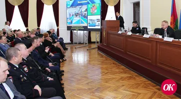 Ключевым в итоговом отчете главы района Виталия Очкаласова было слово «мы» — это значит исполнительная власть и актив района — реальная движущая сила