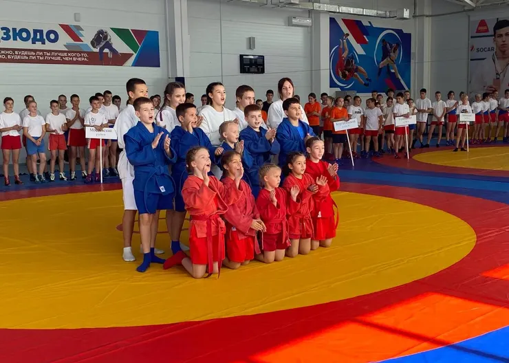 photo_5467878008355414063_y