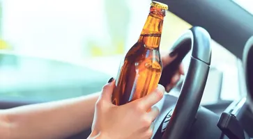 dangerous-female-driver_93675-129090