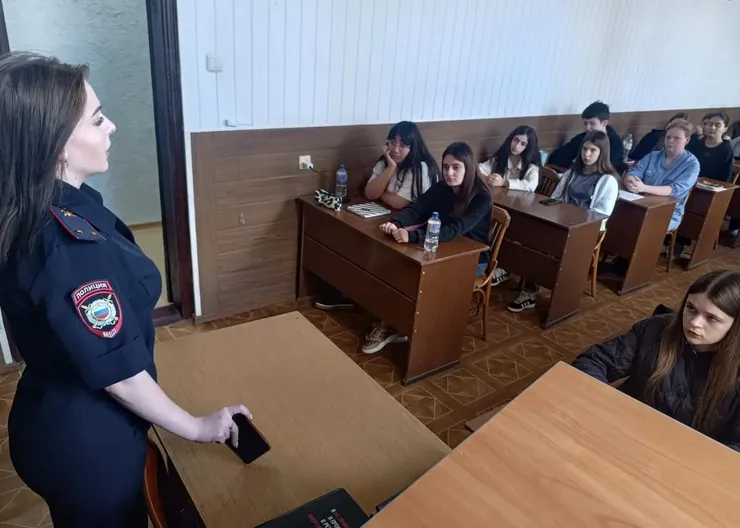 Полицейские пришли в колледж с беседой по противодействию экстремизму
