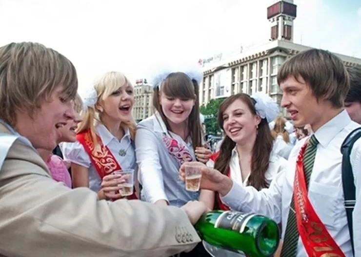 http://www.ognikuban.tw1.ru/wp-content/uploads/2014/07/vipuskniki_16