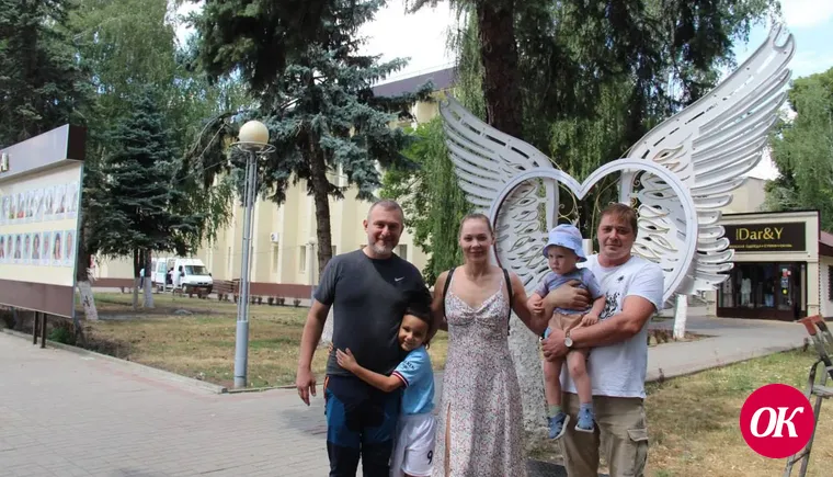 В Кропоткине на площади у Дома культуры установили новый арт-объект «Были бы крылья»