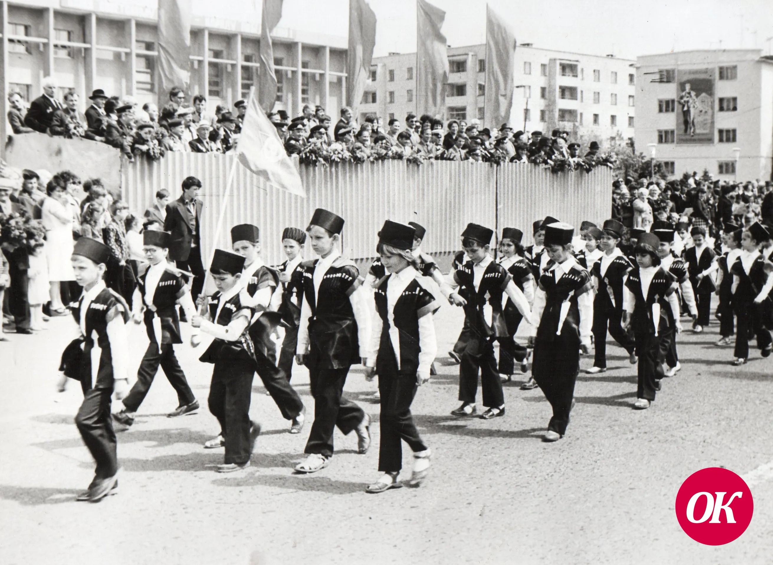 1 мая 1985 года стал для многих казачат первым парадом в новенькой форме, традиции славных героев-казаков живы!