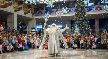 https://ognikubani.ru/wp-content/uploads/2019/12/ded_moroz_kreml_