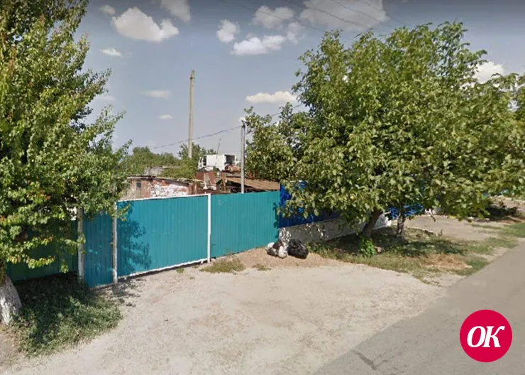 На улице имени М.Горького в станице Кавказской строят тротуар
