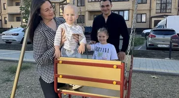 photo_5413606118703364943_y