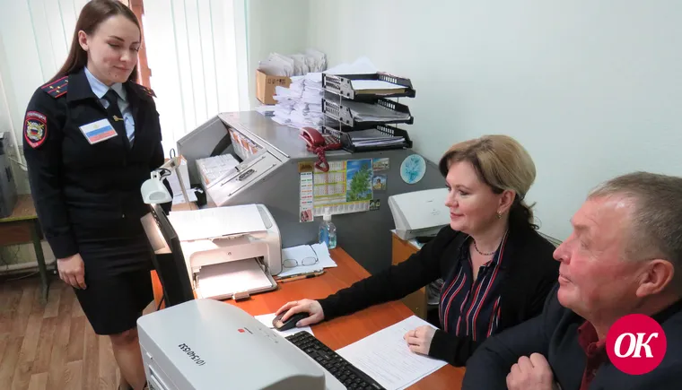 Сотрудники ОВМ Отдела МВД России по Кавказскому району и общественники провели акцию по популяризации государственных услуг