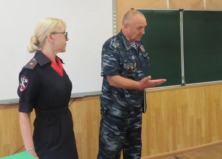 Полицейские побеседовали с подростками о профилактике терроризма и экстремизма  Организаторы мероприятия предупредили школьников об уголовной ответственности за ложные вызовы о готовящемся акте терроризма. В рамках акции «Каникулы с Общественным советом»