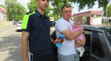 В Кавказском районе сотрудники дорожно-патрульной службы поддержали всероссийскую акцию «Георгиевская ленточка»