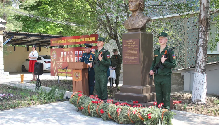 Под взором великого полководца