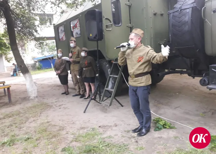 Сотрудники кропоткинского музея дали концерт для жителей городской многоэтажки