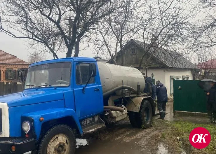 Коммунальные службы города продолжают работу по откачке выпавших осадков