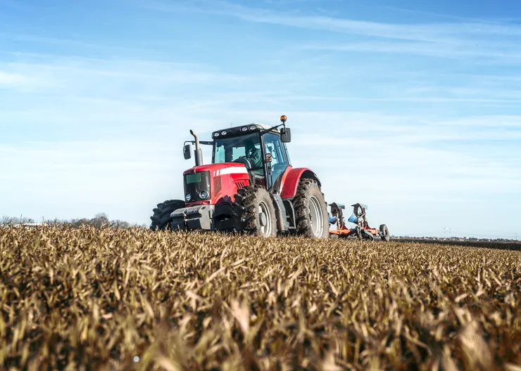 https://ognikubani.ru/wp-content/uploads/2023/03/tractor-agricultural-machine-cultivating-field