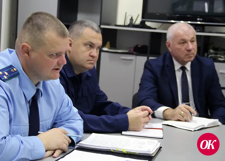Вопросы волнующие жителей Кропоткина обсудили на приеме граждан прокурор Кавказского района Артем Шаблов, руководитель следственного комитета Денис Кабанов и глава Кропоткина Владимир Елисеев