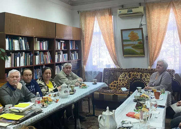https://ognikubani.ru/wp-content/uploads/2023/02/Работник-библиотеки-ознакомила-с-собранными-материалами-о-страшных-шести-месяцах-оккупации