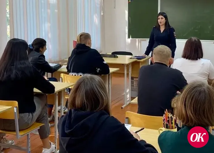 В Кавказском районе полицейские провели занятие по профилактике экстремизма в открытой сменной школе