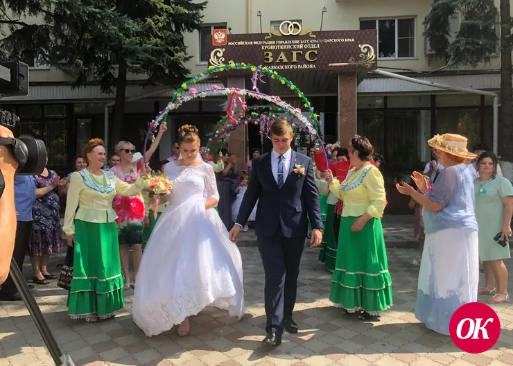 В Кропоткинском ЗАГСе после Петровского поста началась летняя декада регистрации свадеб